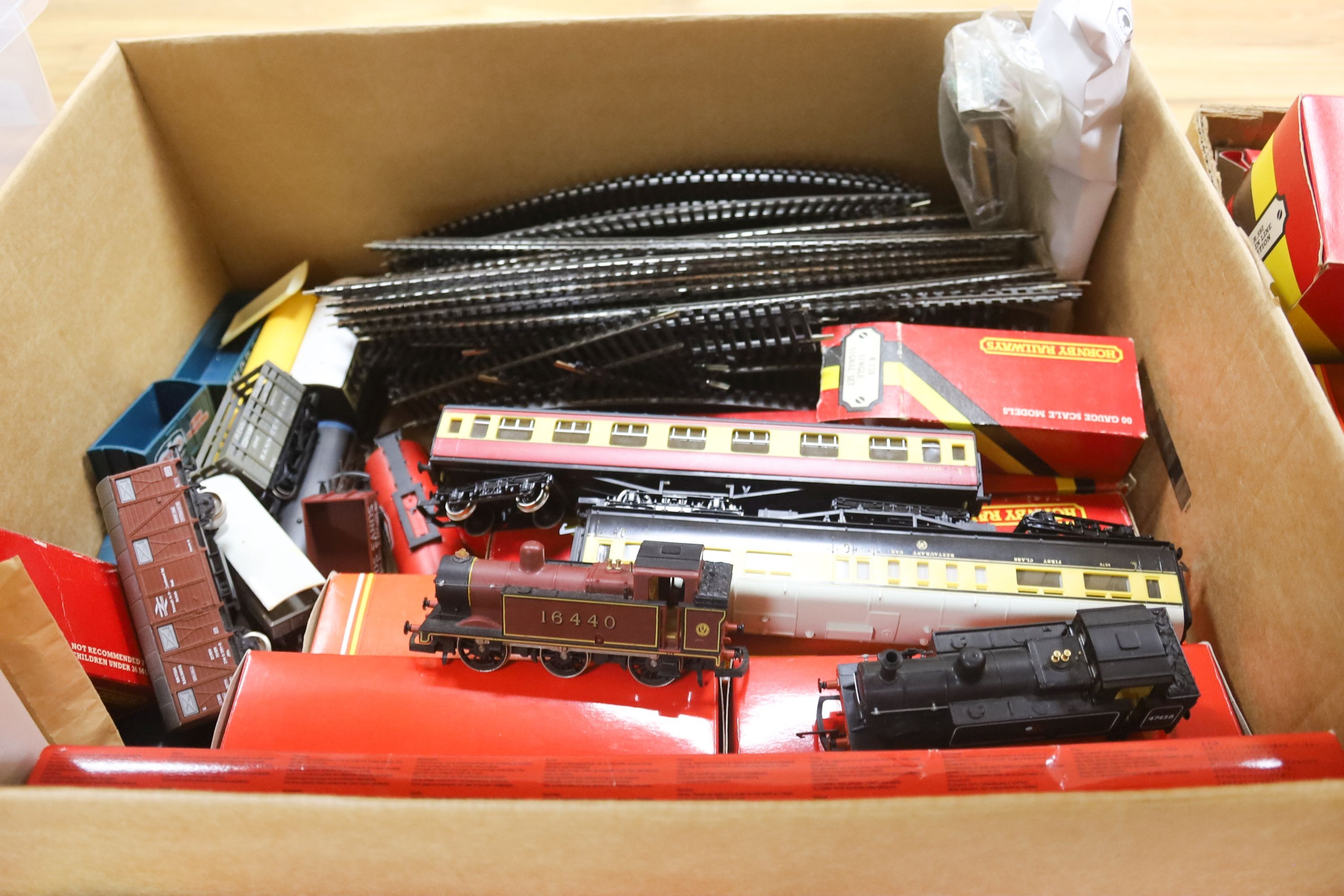 A mixed quantity of Hornby train sets etc including the flying Scotsman, building models, track etc.